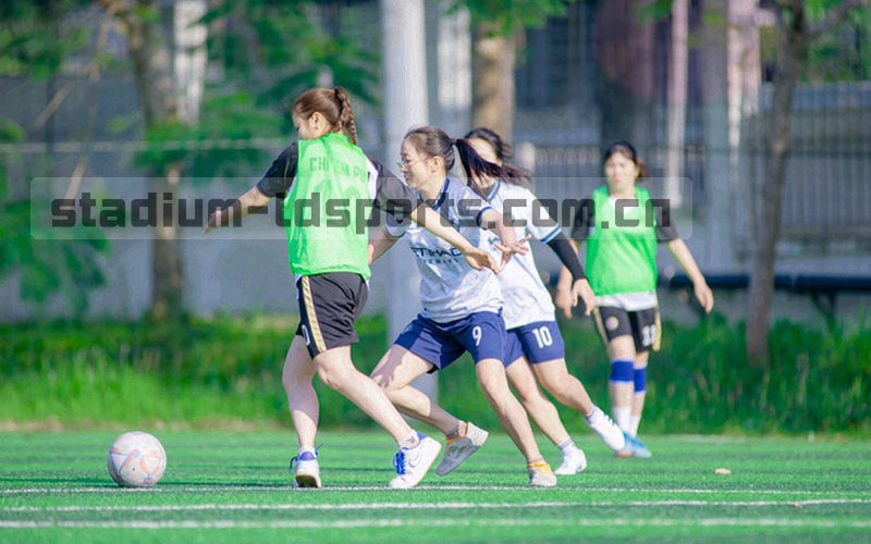 赛程表与橙色变更标记叠合的抽象合成图
